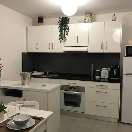 T2 Piscine Parking * Бордо