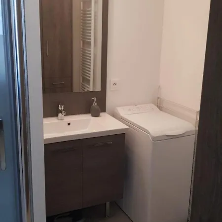 T2 Piscine Parking * Бордо